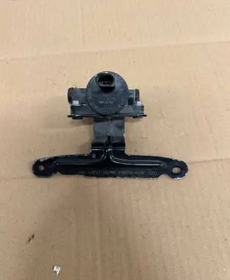 Audi A8 S8 D4 4H Electric auxiliary coolant/water pump 4H0121671D