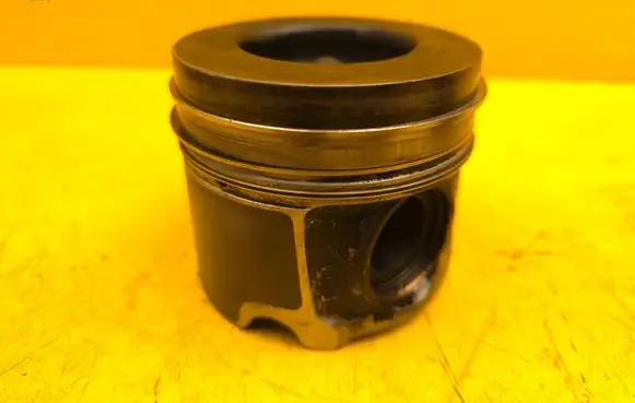 Piston