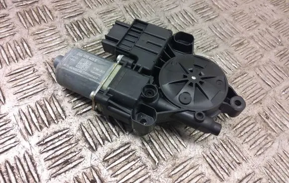 Seat Arona Front door window regulator motor 2q2959405e