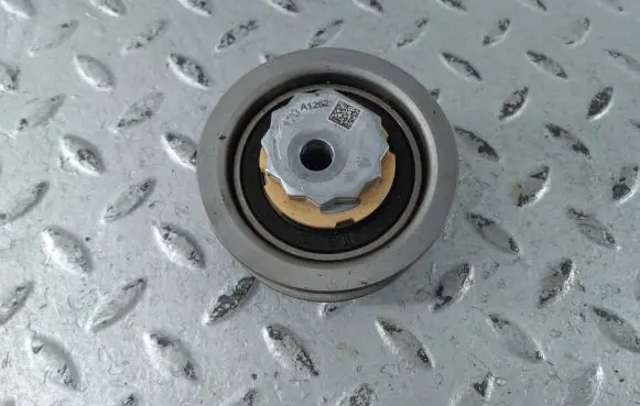 Audi Q2 - Timing belt/chain tensioner 05E109479B