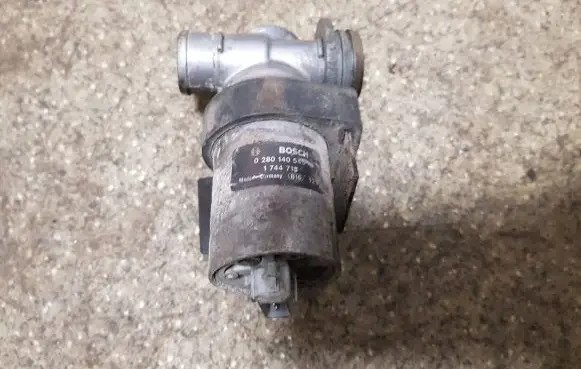 BMW 5 E39 Idle control valve (regulator) 1744713 0280140547