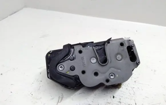 Opel Insignia A Front door lock 13503781