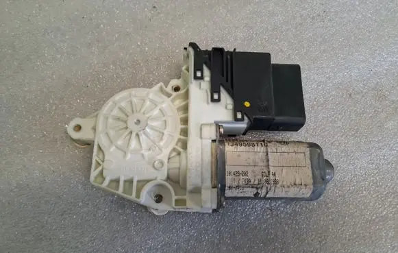 Volkswagen Golf IV Rear door window regulator motor 1J4959811C