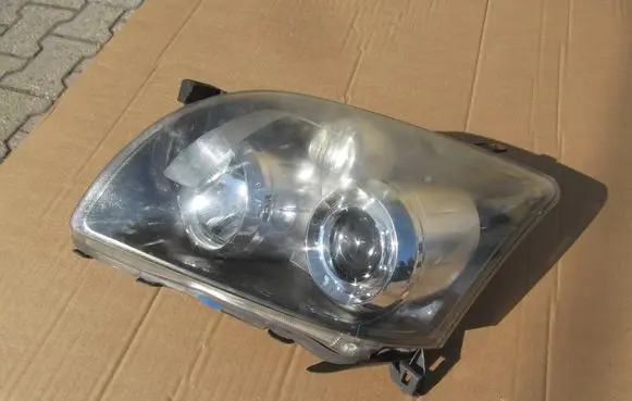 Toyota Avensis T250 Headlight/headlamp 35108