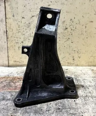 BMW 3 E46 Engine mounting bracket 6754185 22116754185