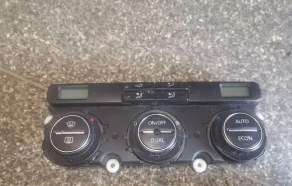 Volkswagen PASSAT B6 Climate control unit