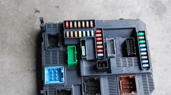 Citroen C4 Cactus Fuse module 9807532080