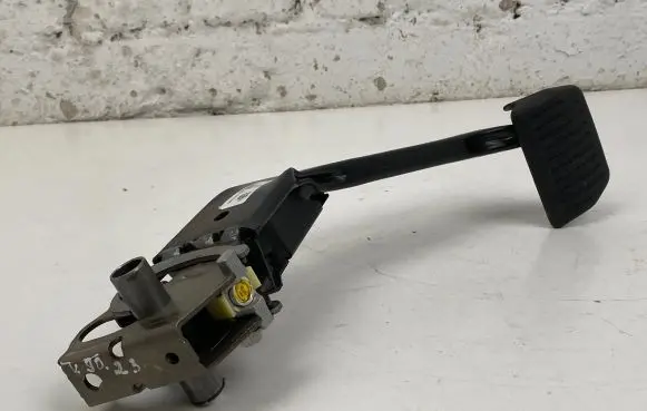 Volvo V90 Cross Country Accelerator throttle pedal 20221109 19234 32286774