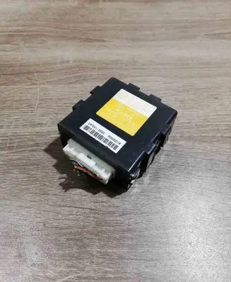 Toyota Corolla Verso AR10 Alarm control unit/module 081900F810