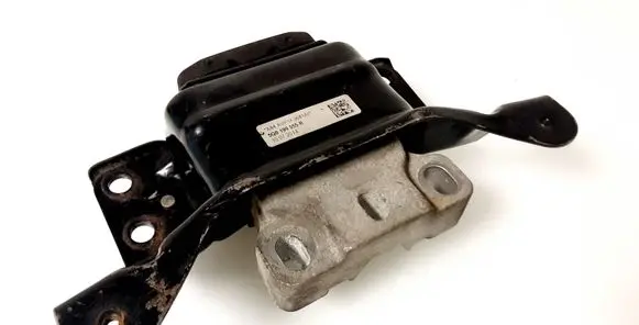 Volkswagen PASSAT B8 Engine mount bracket 5Q0199555R