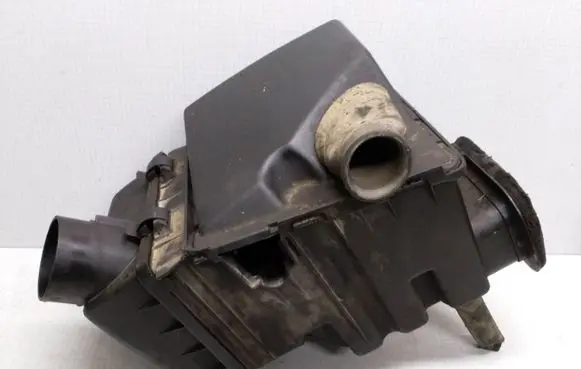 Opel Sintra Air filter box 10421388