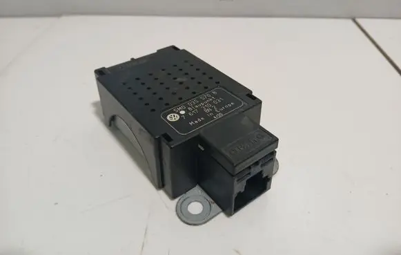 Volkswagen Golf V Aerial antenna amplifier 5M0035570B