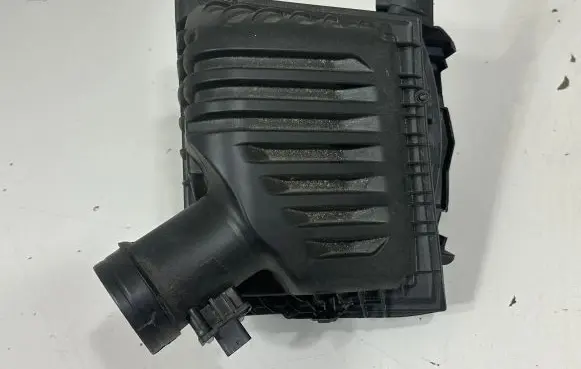 BMW X2 F39 Air filter box 8655834