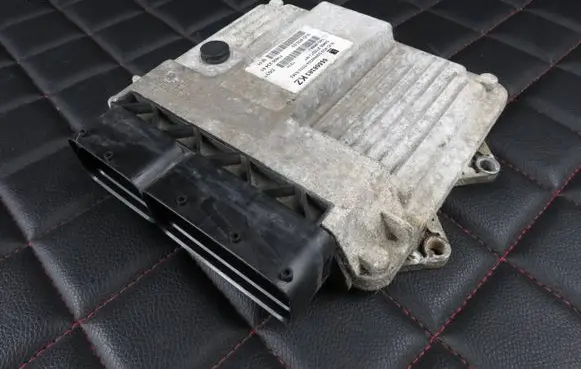 Opel Corsa D Engine control unit/module 55568383 74S2RB6J 7160023401