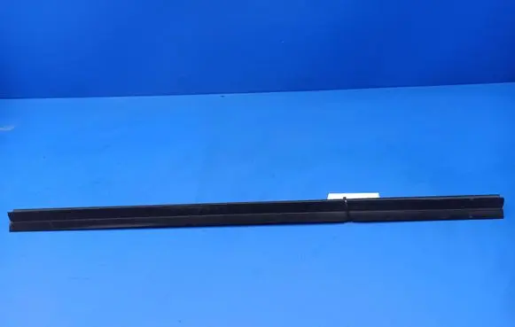 Mercedes-Benz S W126 Rubber seal front door window/glass 