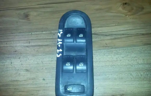 Renault Scenic II - Grand scenic II Electric window control switch 156018070c