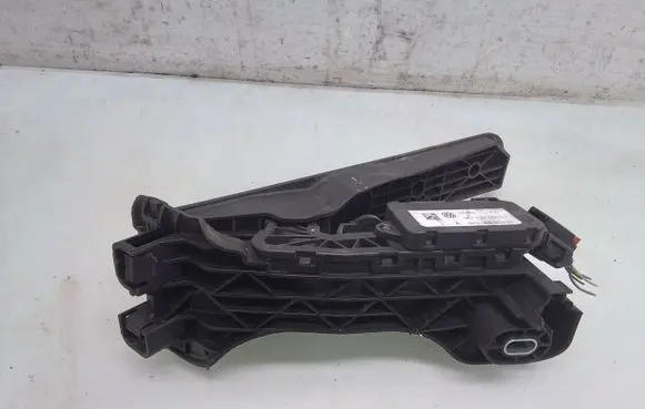 Volkswagen PASSAT B6 Accelerator throttle pedal 1K1721503L