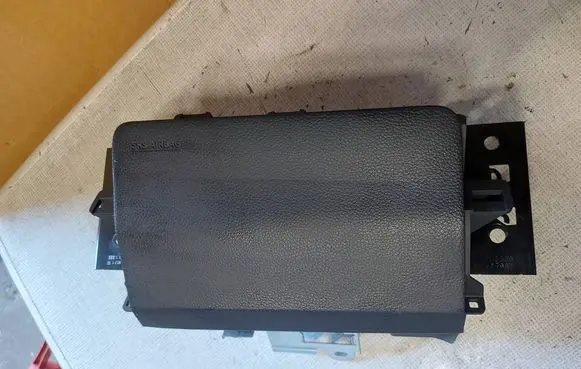 Knee airbag