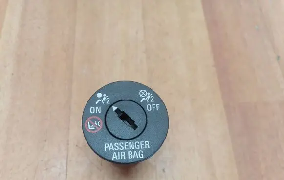 Opel Astra K Passenger airbag on/off switch 13524006