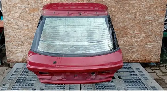 Mazda 323 F Front vent window/glass (coupe) 