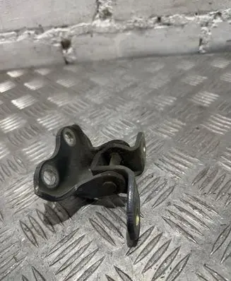 Toyota Avensis T270 Front door lower hinge 