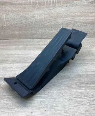 BMW 5 E60 E61 Accelerator throttle pedal 6772645 25916010