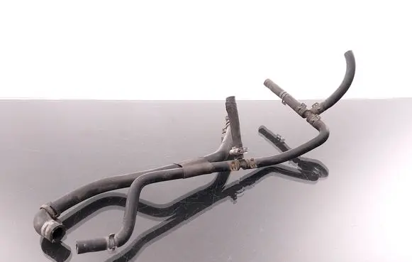 Coolant pipe/hose