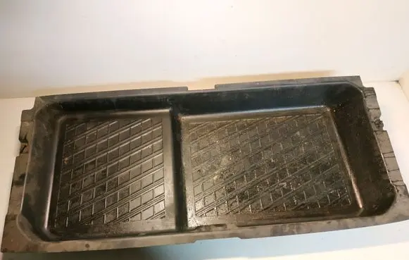 Trunk/boot floor carpet liner