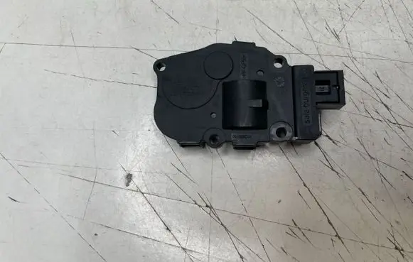 BMW 3 E92 E93 Air flap motor/actuator CZ1139300711 EFB332 15082007