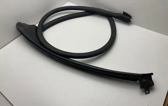 Audi A4 S4 B7 8E 8H Front door rubber seal 8H0831708