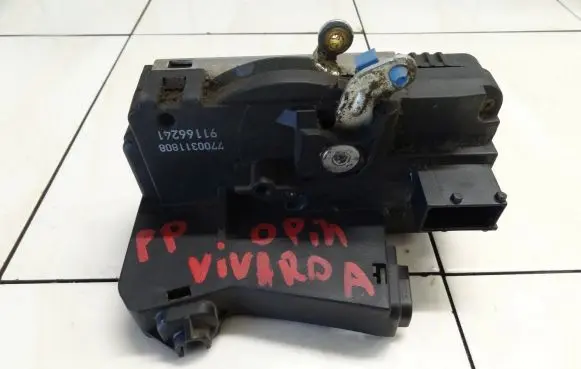 Opel Vivaro Front door lock 7700311808