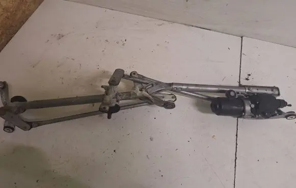 Honda Civic Front wiper linkage and motor S1412