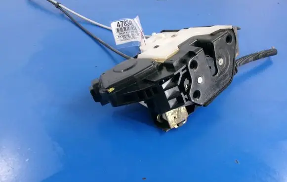 KIA Sportage Front door lock 81320-1F010
