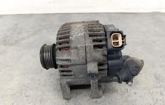 Hyundai i30 Generator/alternator 373002A110