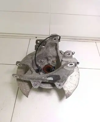 Rear wheel hub spindle/knuckle