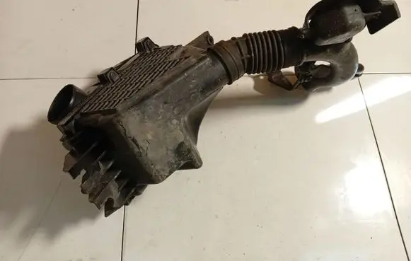 Honda FR-V Air filter box 