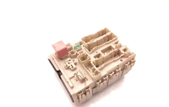 Toyota Avensis T270 Fuse module 82730-05150 1398-10L15 82730-05150-B
