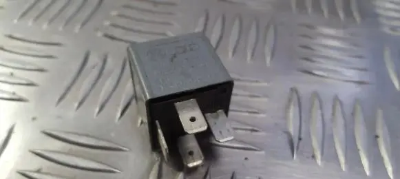 Volkswagen PASSAT B5.5 Other relay 8d0951253a 373