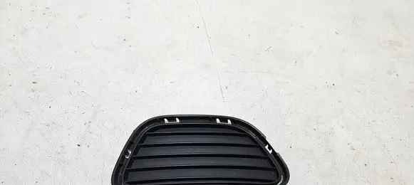 Citroen C5 Aircross Front bumper lower grill 9827000577