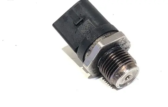 Mercedes-Benz B W245 Fuel pressure sensor A0061533328