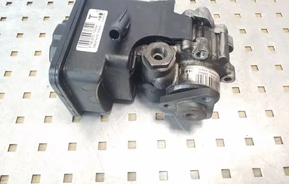 BMW 3 E46 Power steering pump 6756575