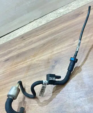 BMW 3 E90 E91 Fuel pressure sensor 7799965