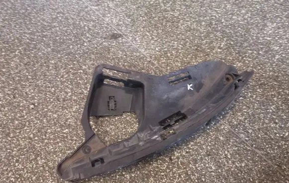 Headlight/headlamp mounting bracket