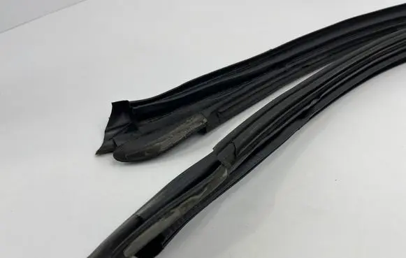 BMW Z4 E85 E86 Rubber seal front coupe door window 7023969