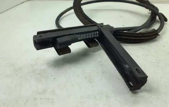 Volkswagen PASSAT CC Engine bonnet/hood lock release cable 3c2823535