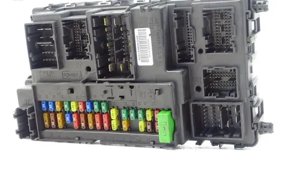 Ford Mondeo MK V Fuse module 1560416979718024
