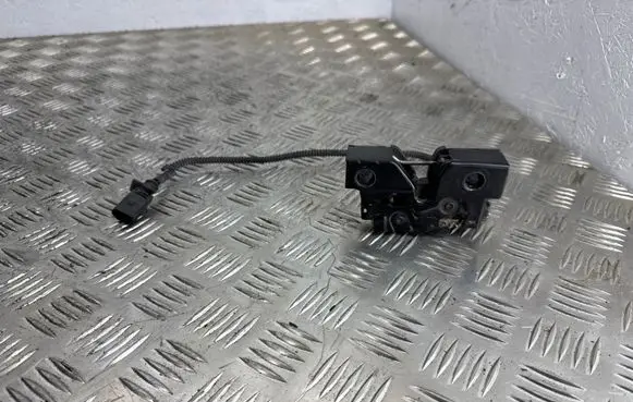 Volkswagen Golf Sportsvan Engine bonnet/hood lock/catch 5G1823509B