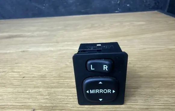 Toyota Auris 150 Wing mirror switch 183574