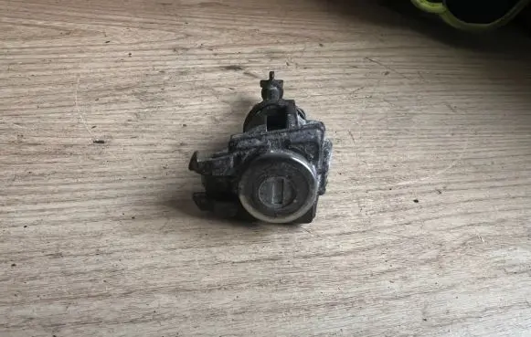 Toyota Corolla E120 E130 Front door lock (next to the handle) 