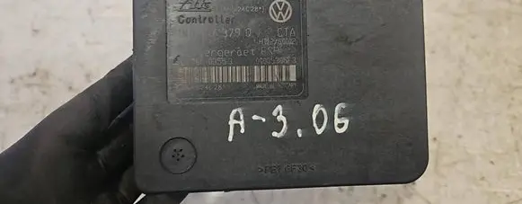 Skoda Octavia Mk2 (1Z) ABS Pump 1K0907379Q 00005305F3 10096003553